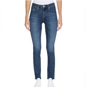 Calvin Klein || NWT || Mid Rise Slim Jeans 25x30